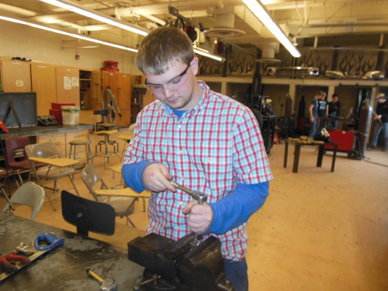 Automotive technology course grounds students in basic skills - Williamsport Sun-Gazette