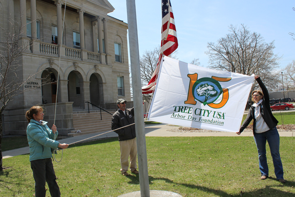 Escanaba plans to mark Arbor Day Escanaba plans to mark Arbor Day