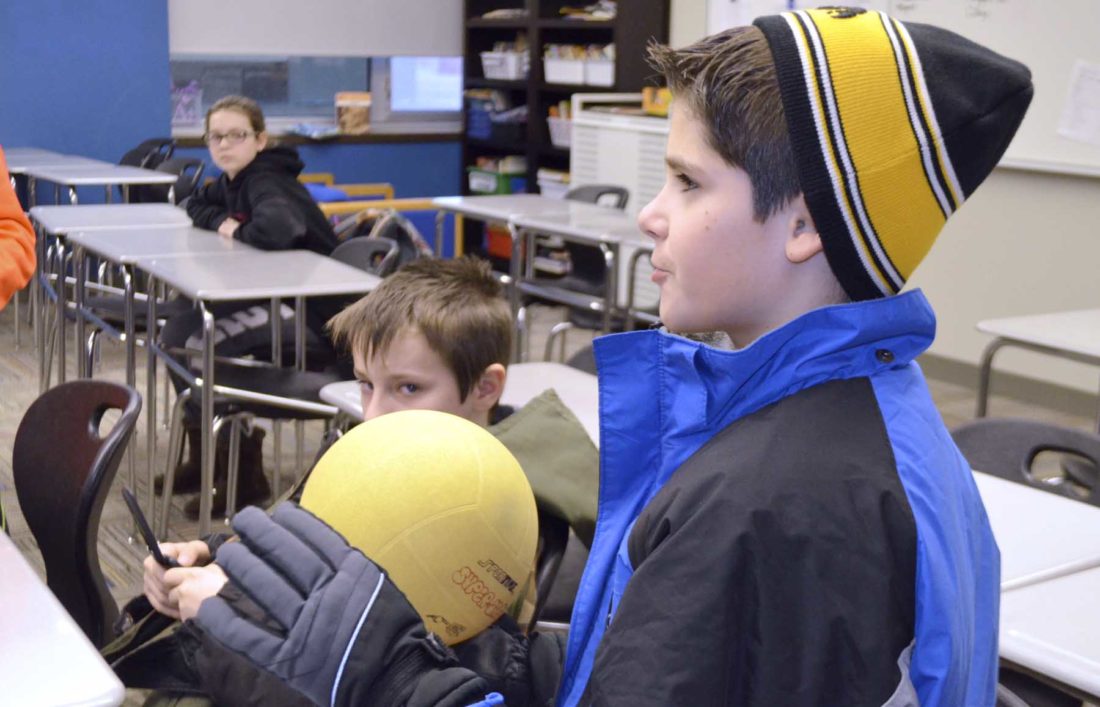 Formas de participar - Fort Dodge Mensajero 1 -Messenger photo by Chad Thompson Michael Wagner, 10, a fifth grade student at Fort Dodge Middle School, responds to a question about a Quidditch Quaffle ball during the after school Quidditch club at the middle school Tuesday. It was the first meeting of the new club.